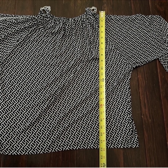 MICHAEL by Michael Kors Geometric Cold Shoulder Blouse - Picture 8 of 8